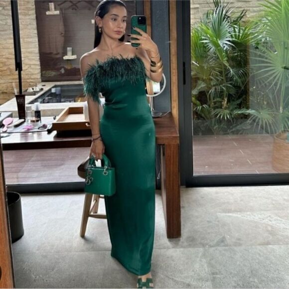 BLOGGER’S FAVE | NWT Zara - Green Feather Satin Effect Strapless Dress - Picture 10 of 16